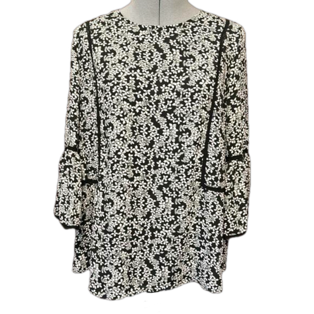 2/$20 Who What Wear Floral Blouse with Bell Sleeve Cuffs